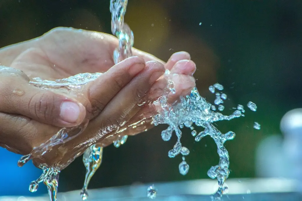 حلم رؤية الماء النظيف في المنام للعزباء